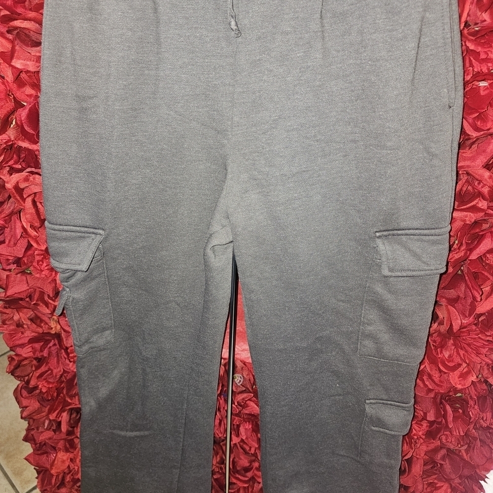 Forever 21 Thick Gray Cargo SweatPants Size Medium